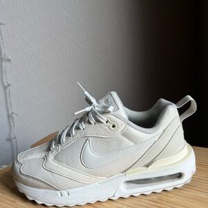 NIKE AIR MAX DAWN WOMEN’S SIZE 8